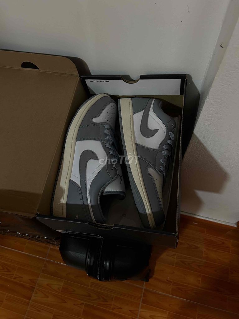 Giày thể thao Nike Air Jordan 1 Low Xám. Mua bán Giày dép tại Thành phố Bến Tre Bến Tre được đăng bởi Gia Bao hình 1