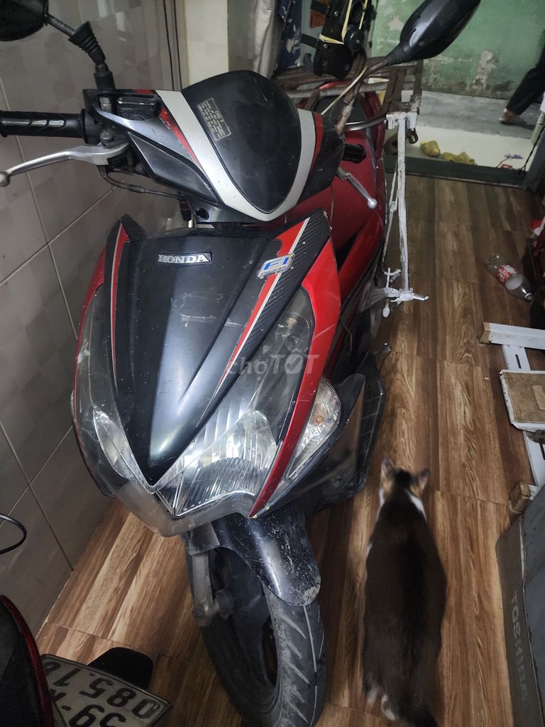 Honda Air Blade 110 с округлой фарой, красный, вьетнамский