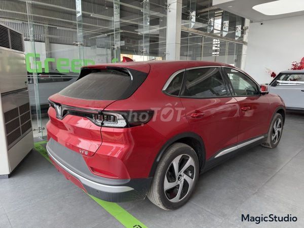 VinFast VF8 Eco 2026