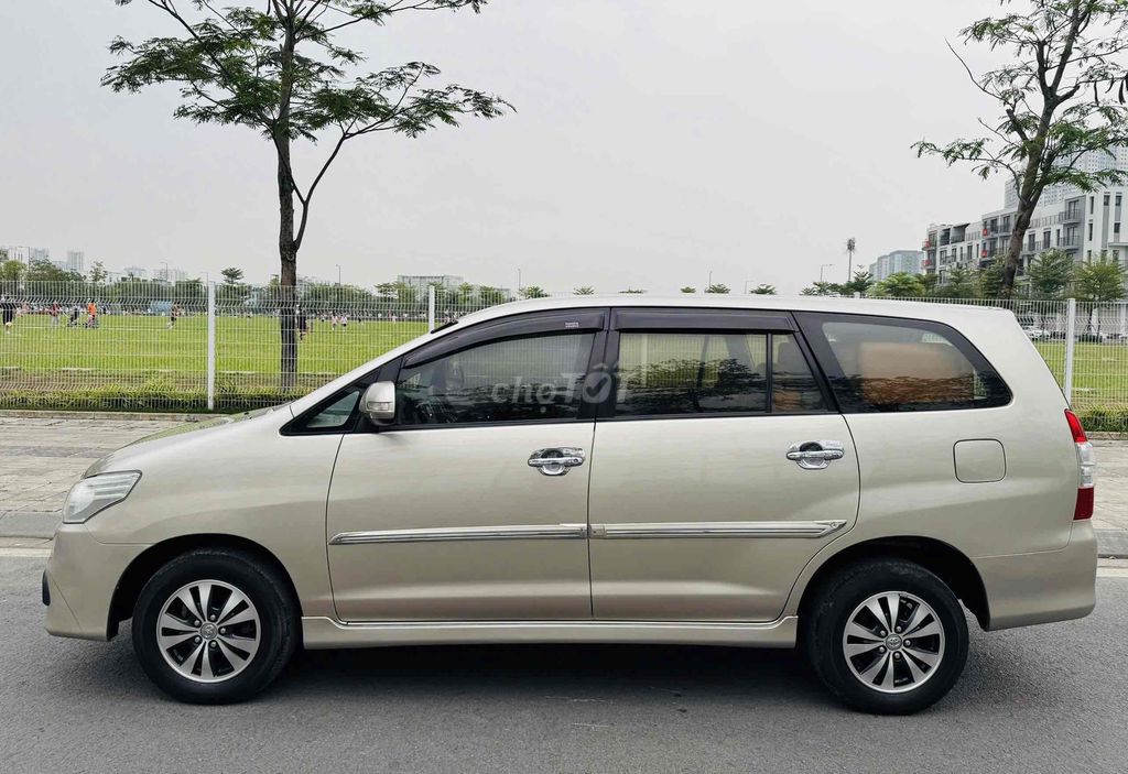 Toyota Innova 2015 E form mới,Nâu Vàng.. Mua bán Ô tô tại Quận Cầu Giấy Hà Nội được đăng bởi CHỢ ÔTÔ CẦU GIẤY hình 3