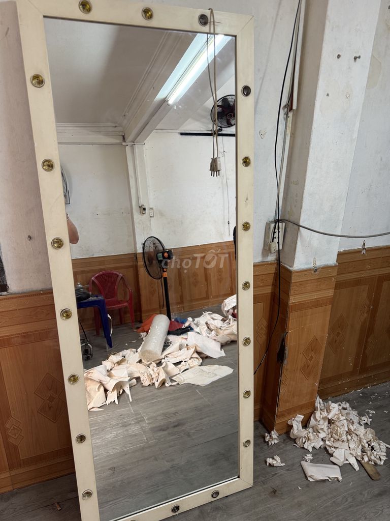 Gương trang điểm Gỗ Kính Đèn LED Để bàn. Mua bán Nội thất, đồ gia dụng khác tại Quận Hải Châu Đà Nẵng được đăng bởi HUU PHUOC NGUYEN (Tiếu tại vân) hình 1