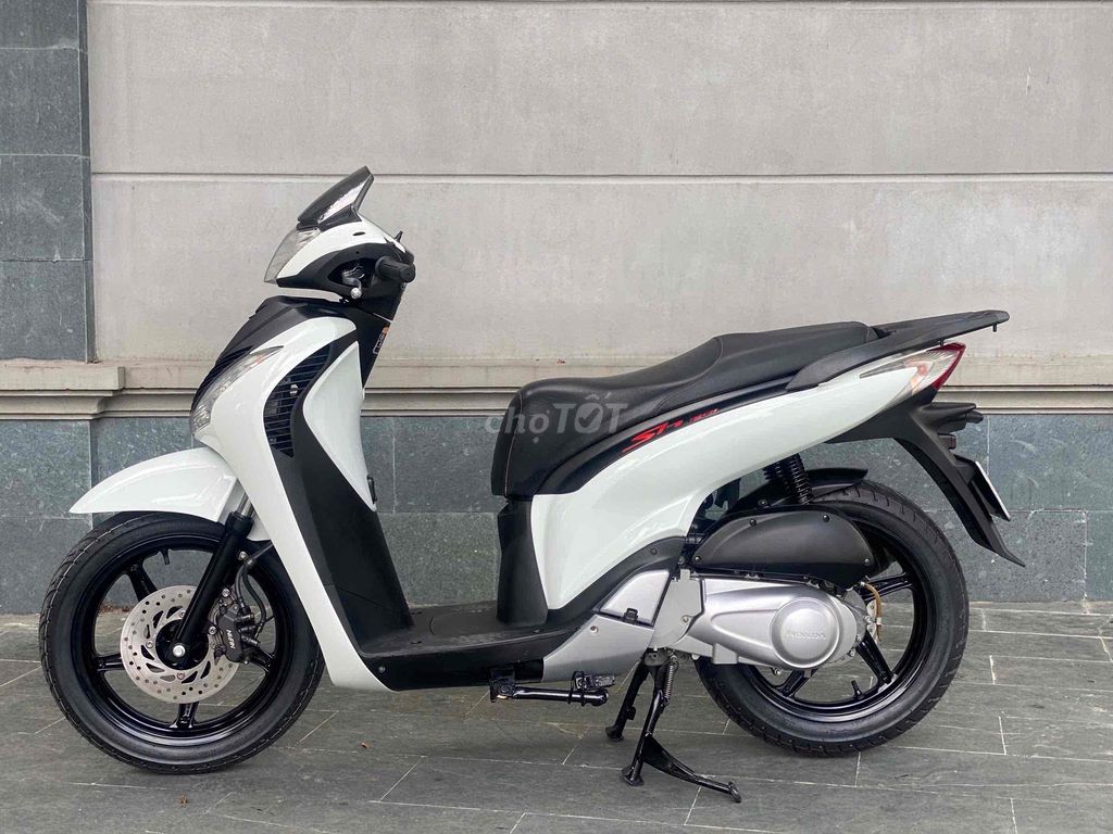 SH 125i Fom Ý 2010 Trắng Đen Sporty