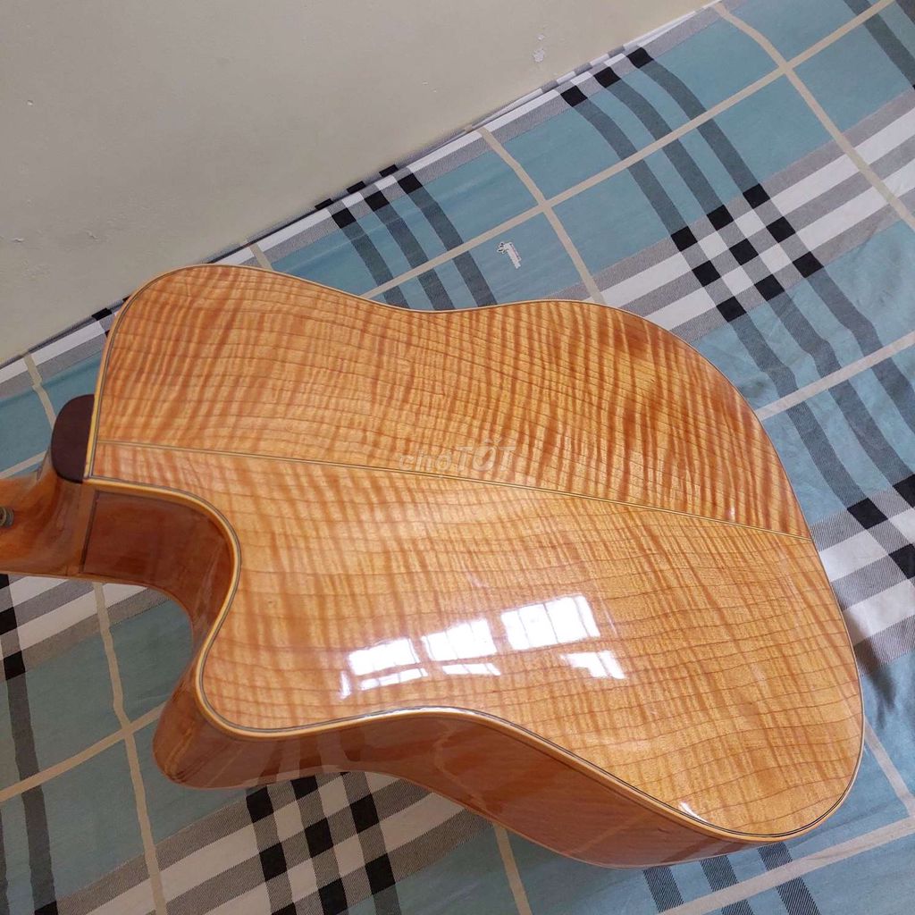 Đàn guitar Gỗ bằng lăng EQ . Mua bán Nhạc cụ tại Quận 10 Tp Hồ Chí Minh được đăng bởi Vinh Nguyễn hình 1