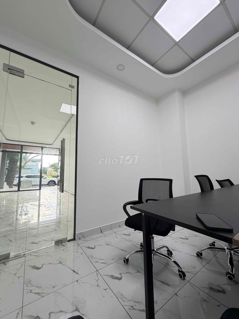 Văn Phòng giá rẻ full nội thất, KV Oto để thoải mái và nhiều tiện ích