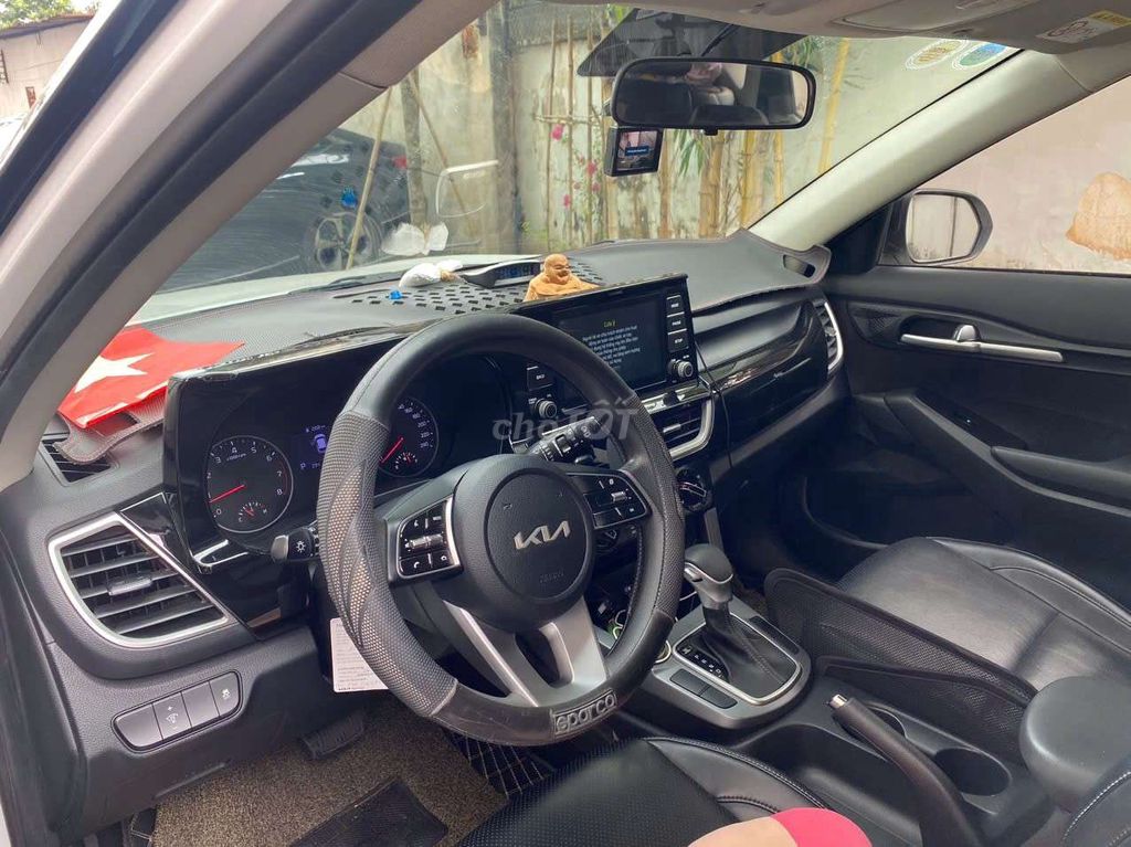 KIA Seltos Luxury 26000 km Trắng. Mua bán Ô tô tại Quận 8 Tp Hồ Chí Minh được đăng bởi thiện hình 7