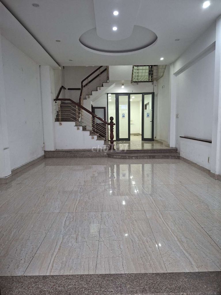 Аренда · 6 комн. · 120 м² · Quận Cẩm Lệ, ул. Đường Trịnh Đình Thảo