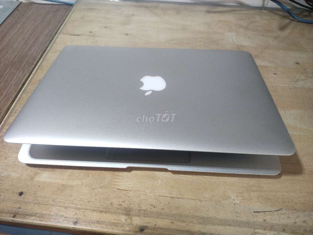 Apple Macbook Air 2015 i5 13.3 inch 8GB/128GB. Mua bán Laptop tại Thị xã Bến Cát Bình Dương được đăng bởi Vi Tính Thế Bảo hình 1