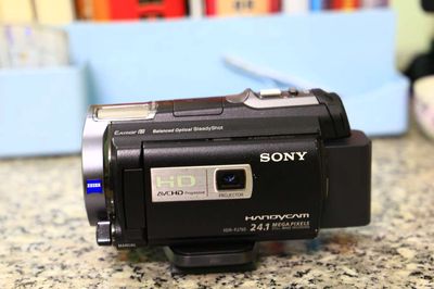 Em xin bán chiếc máy quay SONY PJ 760. Mua bán Máy ảnh, Máy quay tại Quận Long Biên Hà Nội được đăng bởi Nguyễn Xuân Tiến