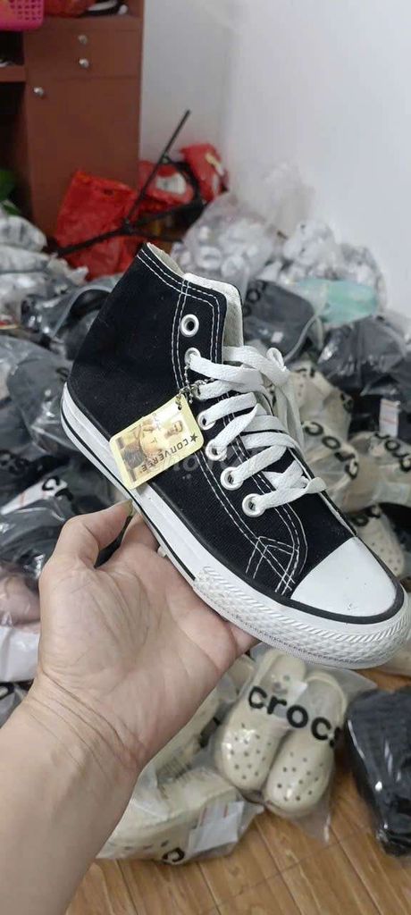 Giày thể thao Converse Đen. Mua bán Giày dép tại Thành phố Thủ Đức Tp Hồ Chí Minh được đăng bởi TranSang hình 1