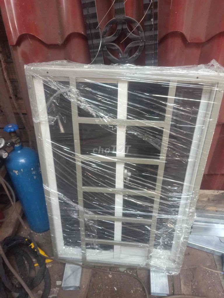 Cửa sổ lùa nhôm kính đen 60x90cm chống nóng. Mua bán Nội thất, đồ gia dụng khác tại Thành phố Thủ Đức Tp Hồ Chí Minh được đăng bởi Long hình 1