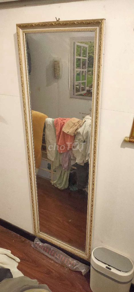 Gương soi toàn thân Hiện đại Trắng Vàng. Mua bán Nội thất, đồ gia dụng khác tại Quận Bình Thạnh Tp Hồ Chí Minh được đăng bởi Hoàng Phi Long hình 1