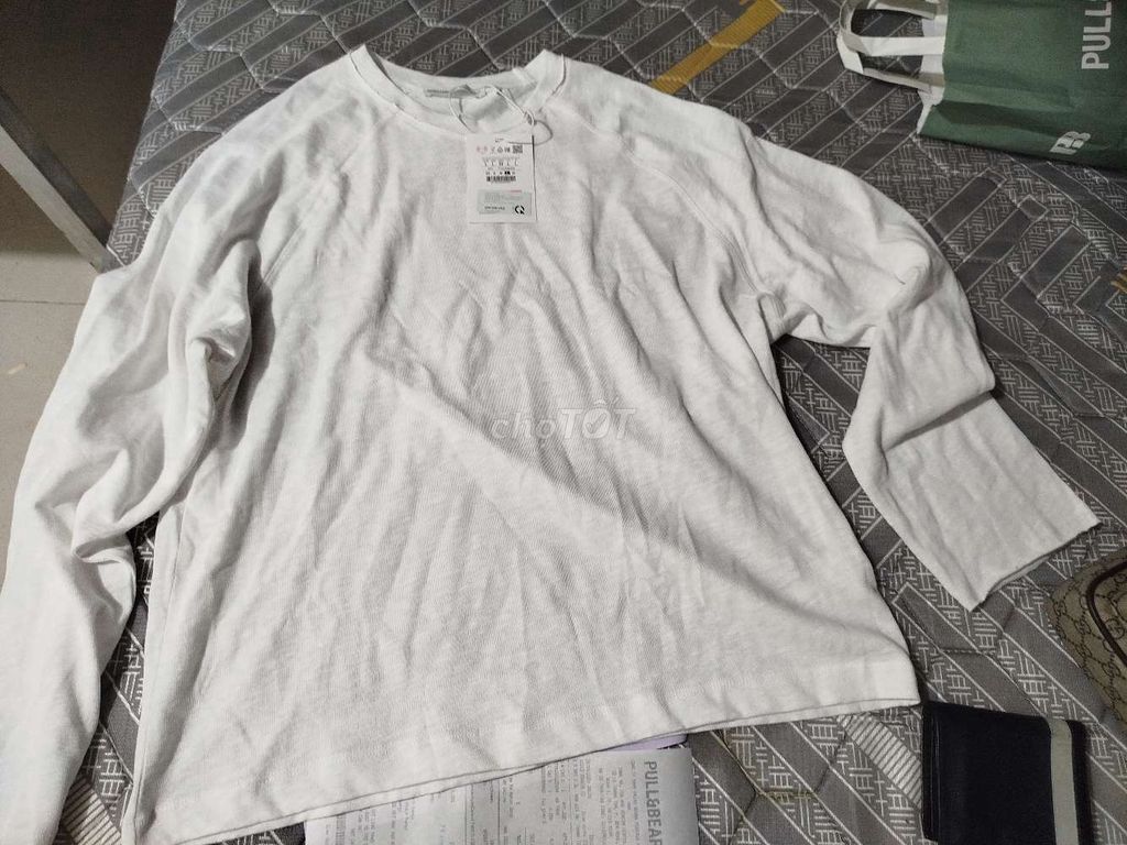 Áo thun dài tay PULL&BEAR L. Mua bán Quần áo tại Huyện Nhà Bè Tp Hồ Chí Minh được đăng bởi Duc Nguyen hình 1