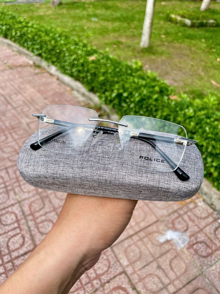 GỌNG KÍNH POLICE (HÀNG 2HAND) - RIMLESS TITAN 99%