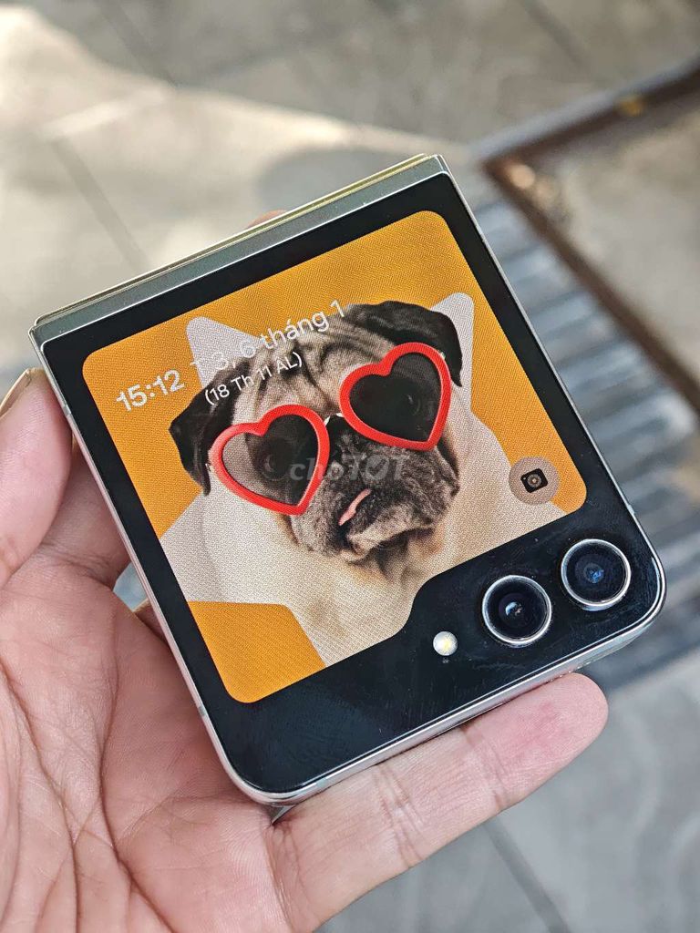 Samsung Z Flip 5 còn đẹp bán hoặc đổi. Mua bán Điện thoại tại Quận Hải Châu Đà Nẵng được đăng bởi Nguyễn Hưng hình 1
