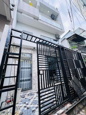 Nhà p4 ngay trung tâm 04 tầng hẻm thông