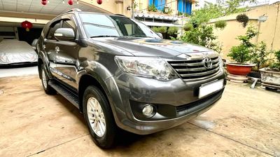 Toyota Fortuner 2.7V 4x2 2013. Xe gia đình đẹp