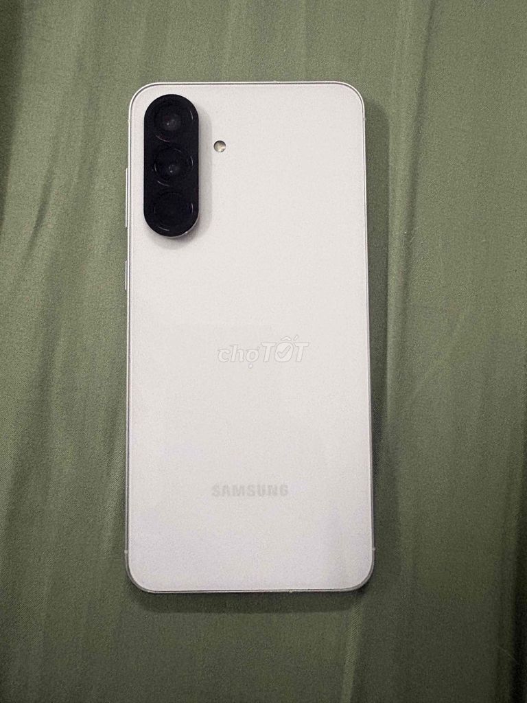 Samsung Galaxy A56 5G Trắng. Mua bán Điện thoại tại Quận 12 Tp Hồ Chí Minh được đăng bởi phuong nhi nguyen thi hình 1