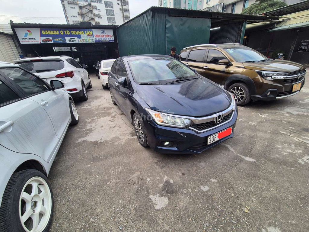 Зеленый автомобильный номер Honda City 1.5V-TOP 2018