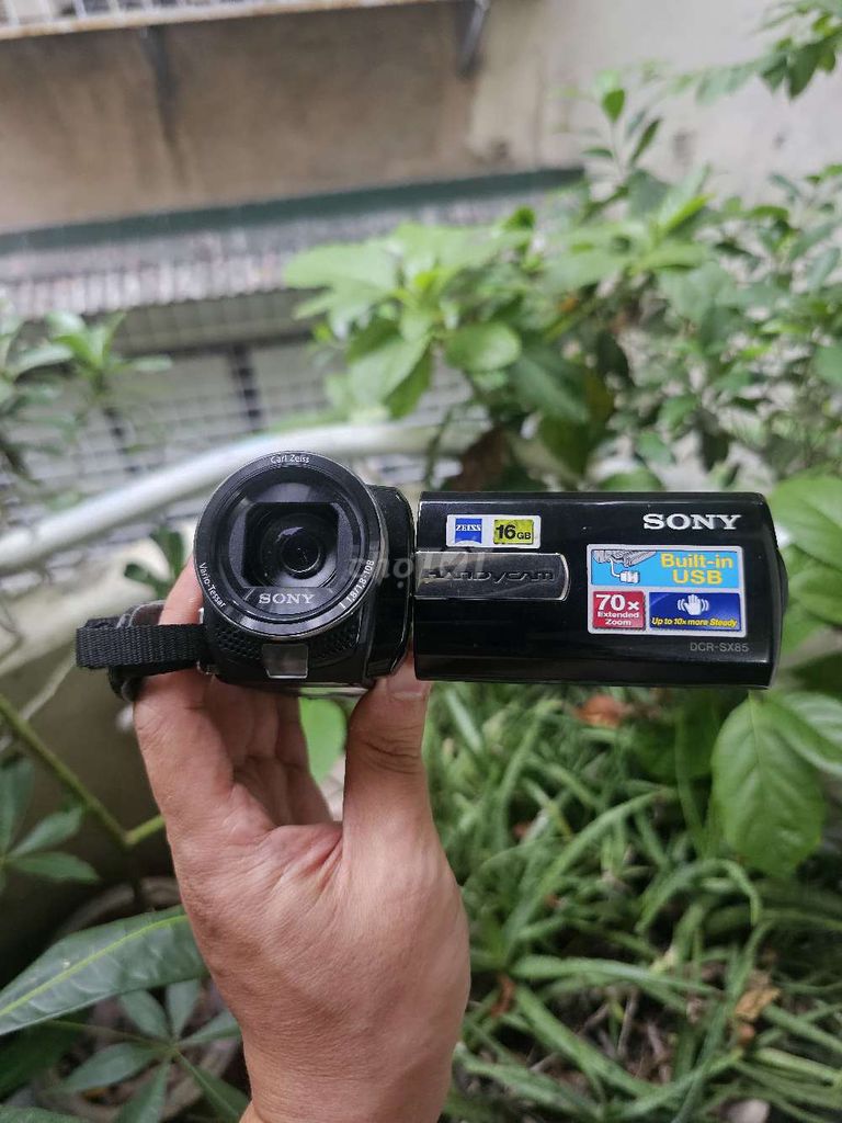 Sony DCR-SX85: màn 3inch c.ứng xoay 360°, Zoom 70x