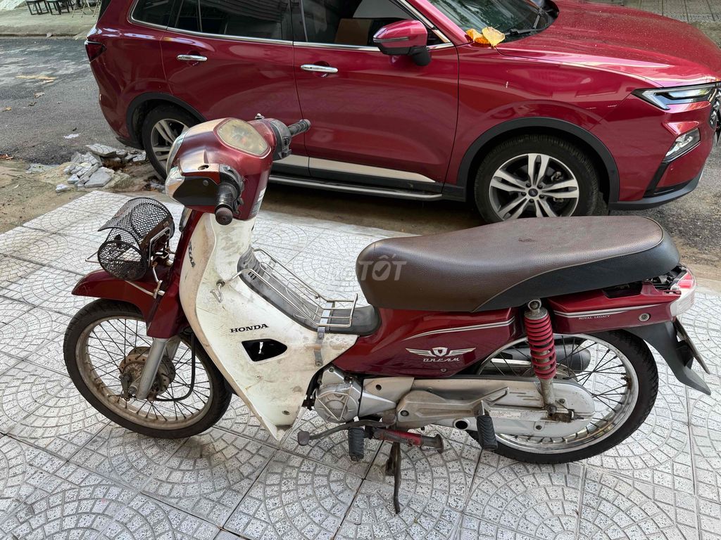 Красная Honda Super Dream, полуавтомат