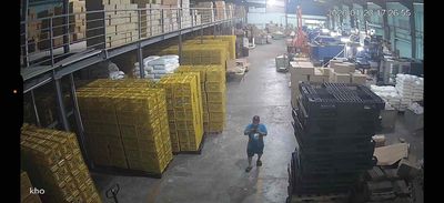 Tuyển 10 bạn đứng máy ép nhựa