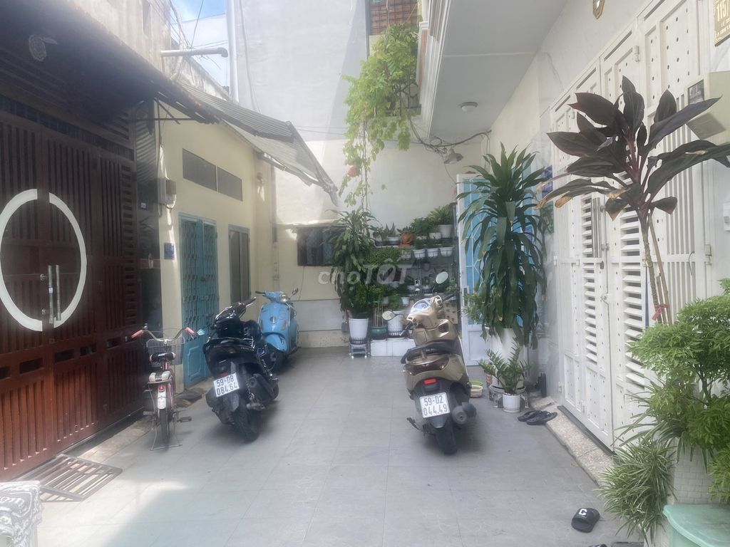 Bán nhà riêng đối diện đại học Công Thương TPHCM đường Lê Trọng Tấn