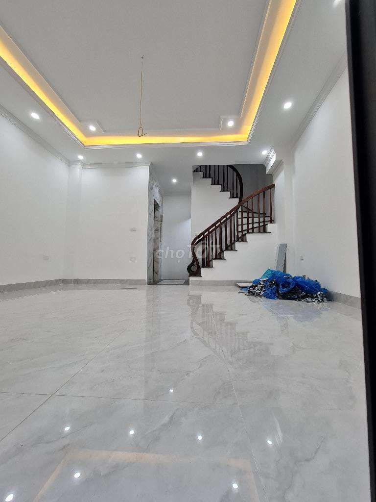 Bán nhà Hoàng Ngân, đẹp mới ở ngay, 34m2, nhỉnh 6 tỉ