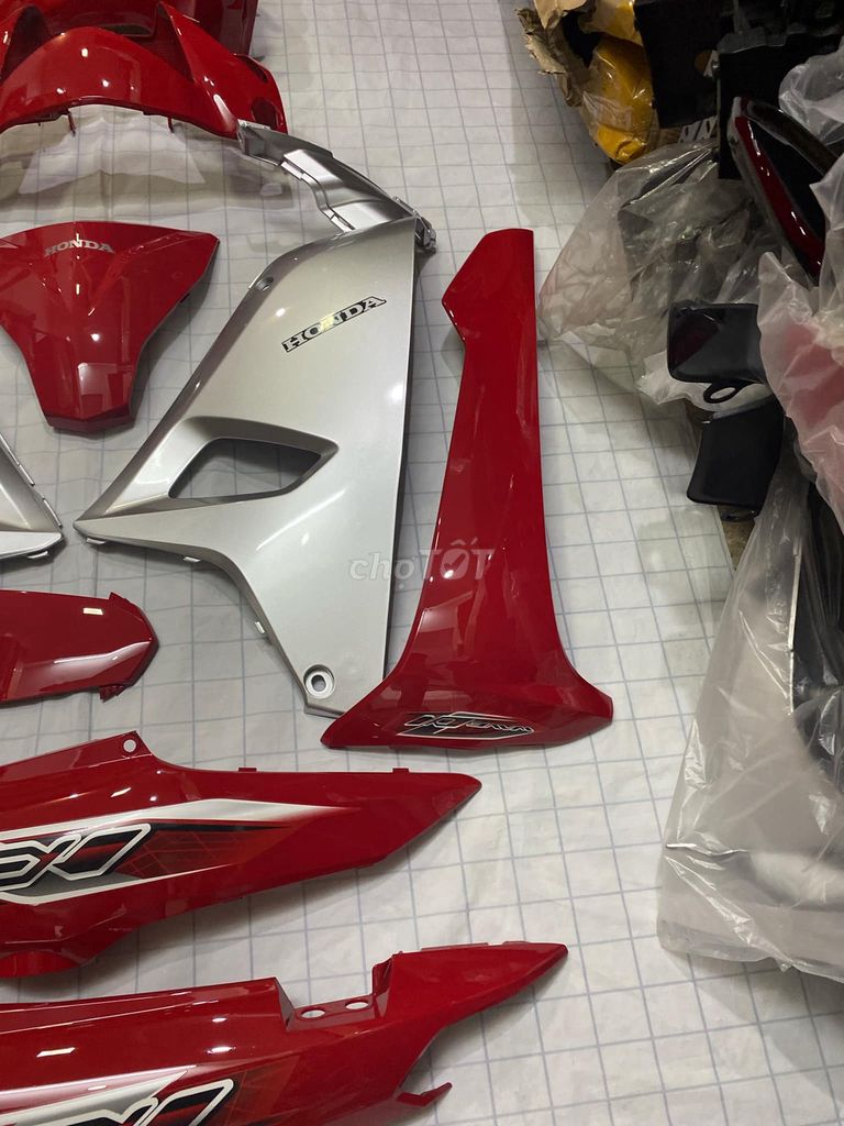 10 mảnh nhựa bóng Wave A110 màu Đỏ tem 2024. Mua bán Phụ tùng xe tại Quận Cầu Giấy Hà Nội được đăng bởi Nguyễn Quang Huy hình 4