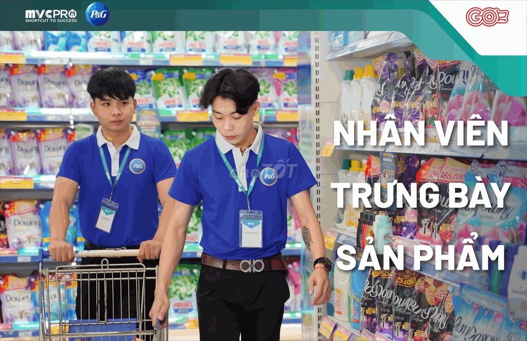 Nhân viên trưng bày sản phẩm tại Aeon Bình Dương