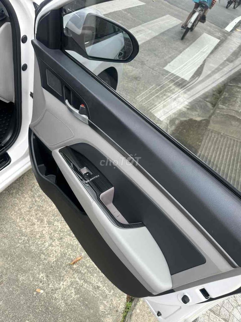 Hyundai Elantra 2016 1.6 MT. Mua bán Ô tô tại Thị xã Hương Trà Thừa Thiên Huế được đăng bởi Diễm Quỳnh hình 15