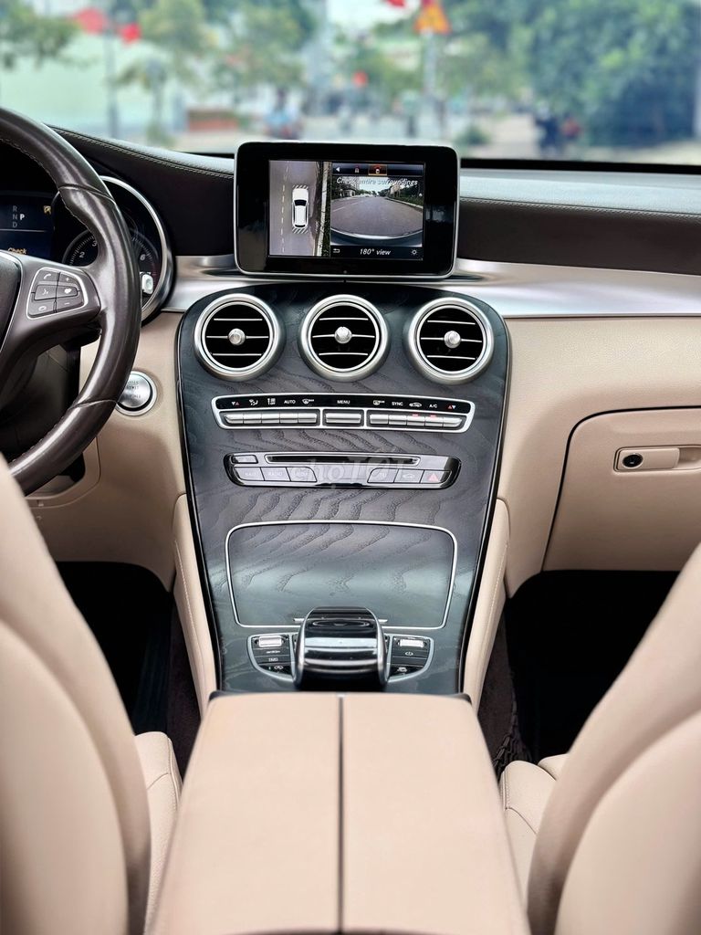 Mercedes-Benz GLC300 4Matic kính 3 lớp Apple Car. Mua bán Ô tô tại Quận Bình Thạnh Tp Hồ Chí Minh được đăng bởi Hoàng Phát hình 8