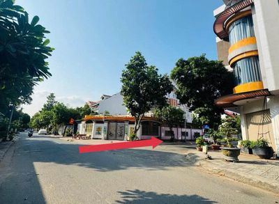 Villa 200 m² · 5 bed · KDC Khang Điền - Intresco