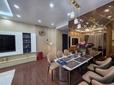 Bán chung cư đẹp nhất cầu giấy 3PN, 2VS, nội thất đầy đủ nhỉnh 6 tỷ