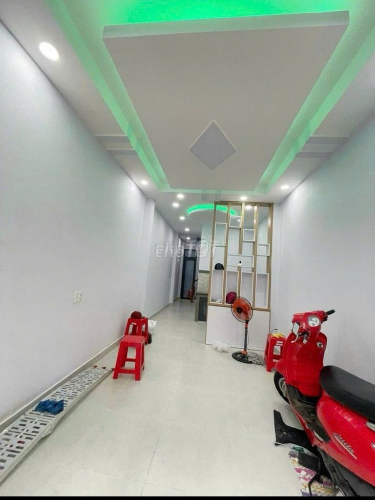 Nguyên căn hẻm 129 Nguyễn Trãi, phường 2, Quận 5