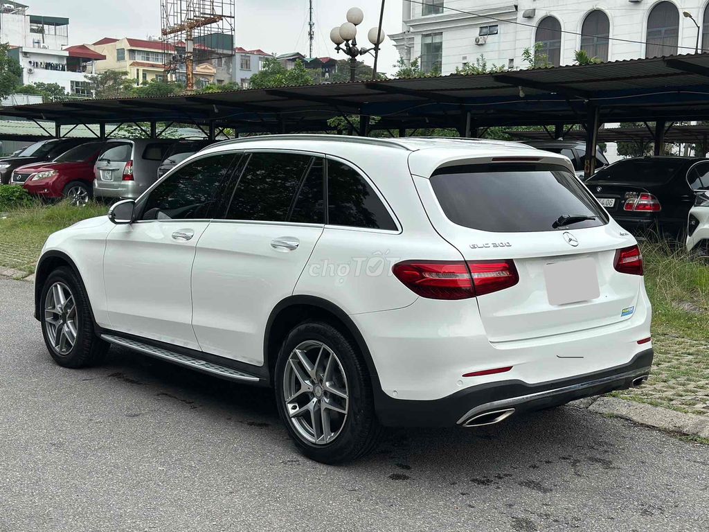 Mercedes Benz GLC 300 AMG  2016 Trắng Nâu 9 Vạn. Mua bán Ô tô tại Quận Cầu Giấy Hà Nội được đăng bởi Vũ Kiên hình 5