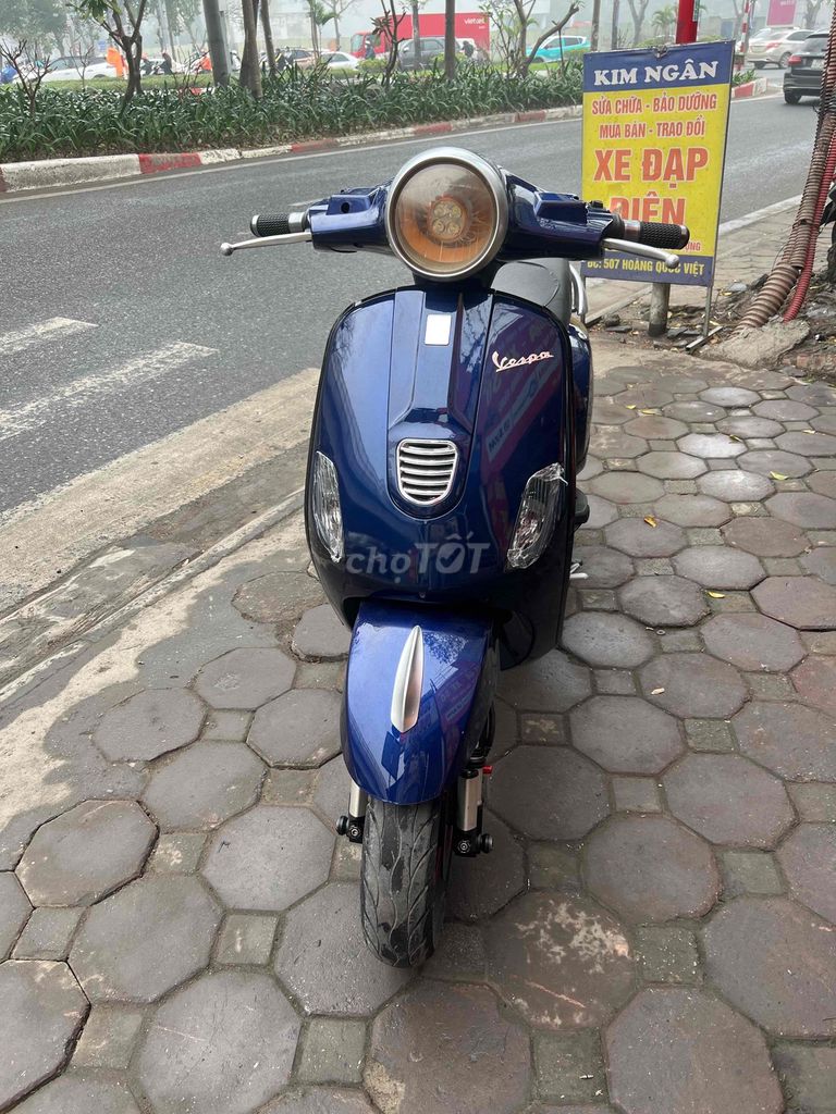 Xe điện Vespa màu xanh cửu long nét 95%