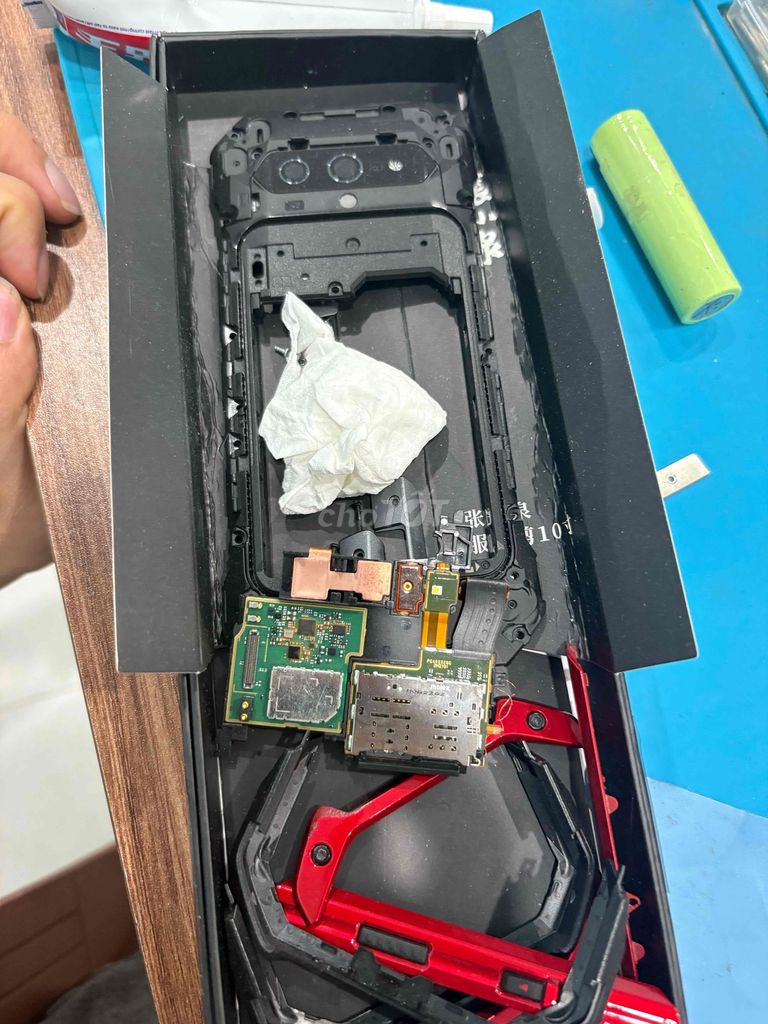 Vỏ điện thoại Kyocera G05 KYG01 Đen Đỏ. Mua bán Phụ kiện (Màn hình, Chuột...) tại Quận Hai Bà Trưng Hà Nội được đăng bởi Dũng hình 1