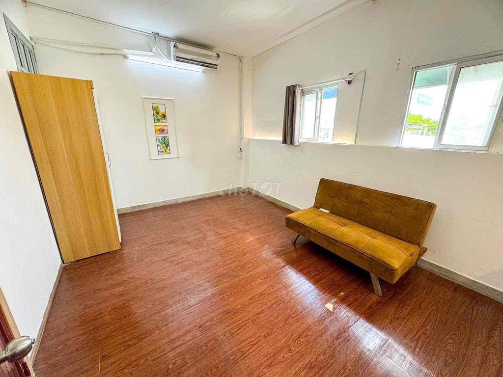 Phòng 30m2, studio cửa sổ, Nơ Trang Long, BT, cách BUng Bướu 100m