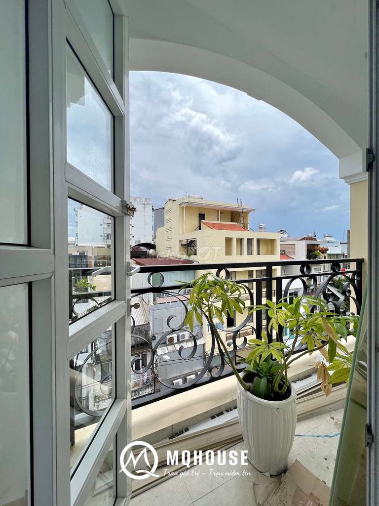 Cho thuê căn hộ có balcony , rộng 40m2 ,đường Hoàng Sa Q1