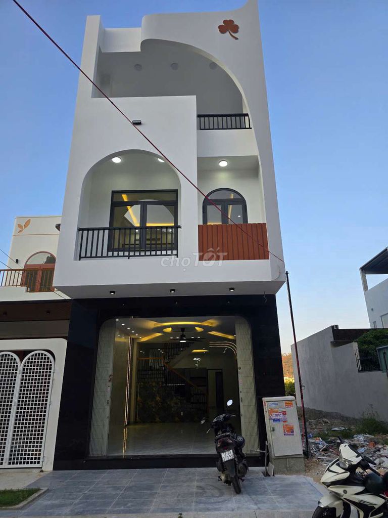 Bán nhà mặt tiền đường số 5 khu gara quyền - chung cư lamer, quy nhơn