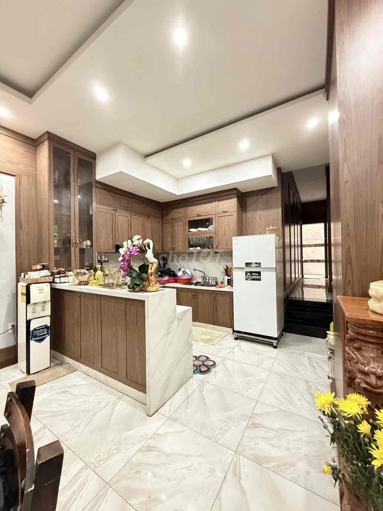 Переулок 8м с гаражом для авто, 72м2, 4 этажа, 7 спален, Nguyen Van Khoi P11 GV, 9.5 млрд
