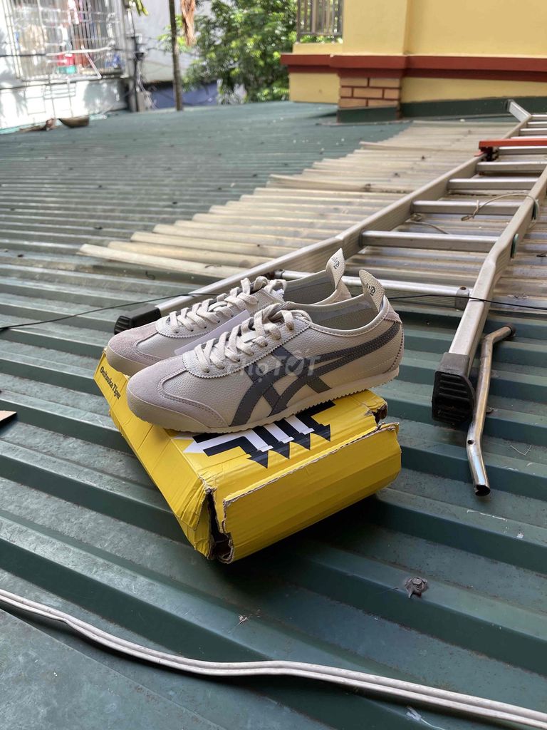 Giày thể thao Onitsuka Tiger size 43 trắng xám mới. Mua bán Giày dép tại Quận Hoàng Mai Hà Nội được đăng bởi Đinh Văn Thiện hình 1