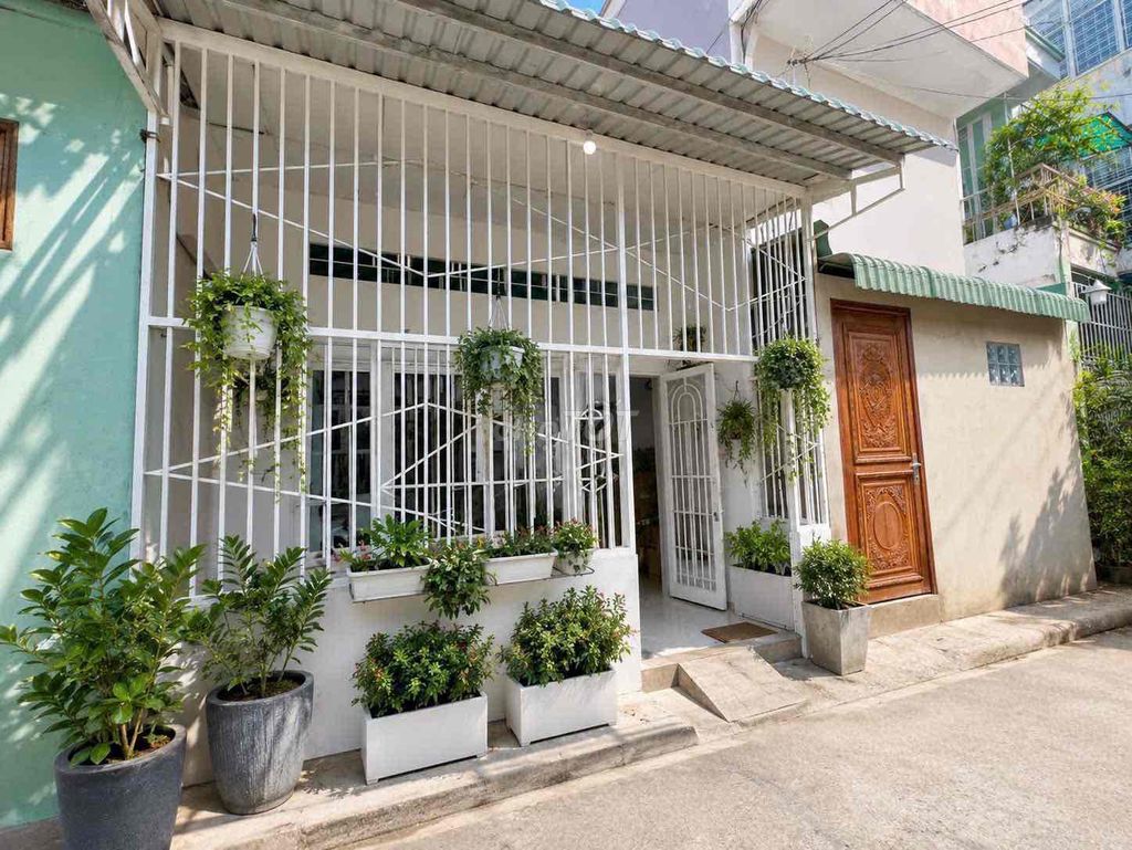 NHỈNH 3 TỶ – NHÀ SHR 4,2x9M – HẺM XE HƠI – GẦN NHÀ THỜ CHỢ TRƯỜNG