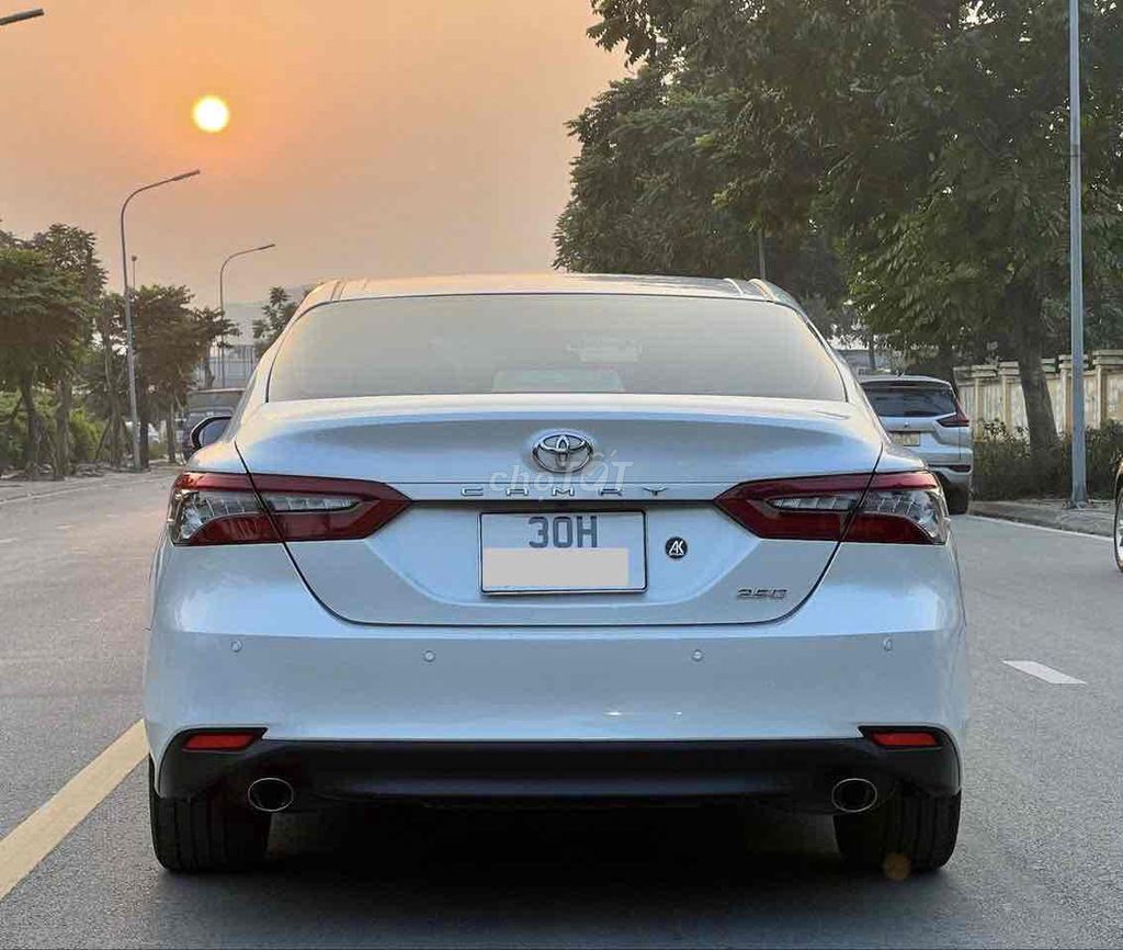 Toyota Camry 2022 2.5 Q - 43000 km. Mua bán Ô tô tại Quận Long Biên Hà Nội được đăng bởi Trang Gala hình 6