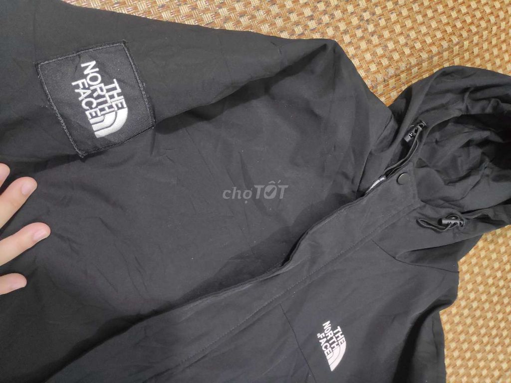 Áo khoác The North Face Nam Đen 2 trong 1. Mua bán Quần áo tại Huyện Nam Sách Hải Dương được đăng bởi Dọn tủ quần áo Lỗi tặng hình 1