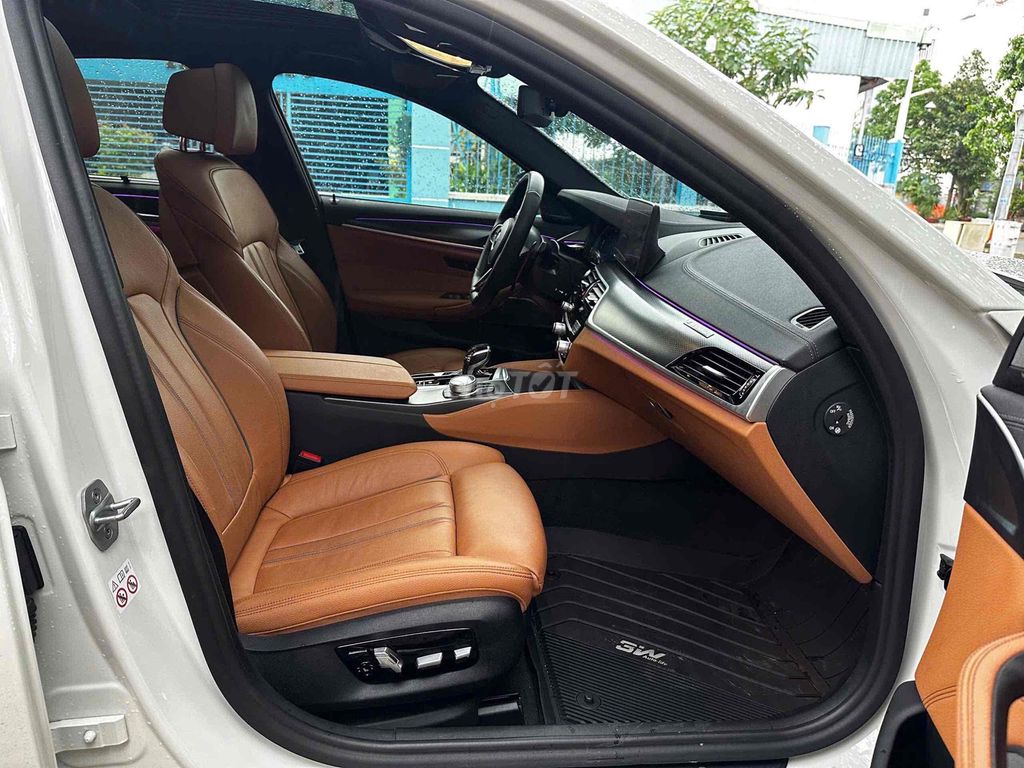 BMW 5 Series 2022 - 37000 km. Mua bán Ô tô tại Quận 7 Tp Hồ Chí Minh được đăng bởi Khánh Vi hình 5