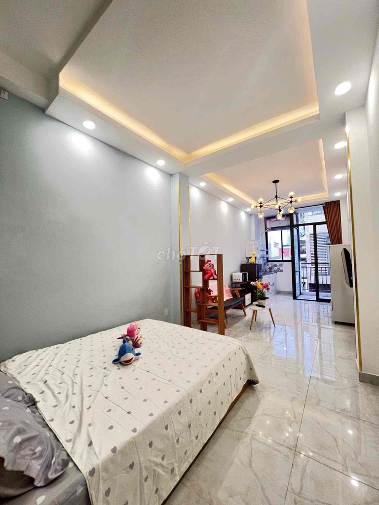 STUDIO 30m2 BAN CÔNG NGAY GẦN NGÃ TƯ HÀNG XANH