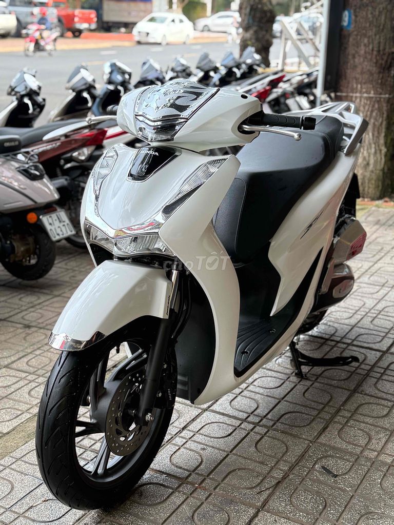 SH 2023 cọp trum mền 2k km mơi keng. Mua bán Xe máy tại Thành phố Buôn Ma Thuột Đắk Lắk được đăng bởi Ngô quốc Việt  hình 1