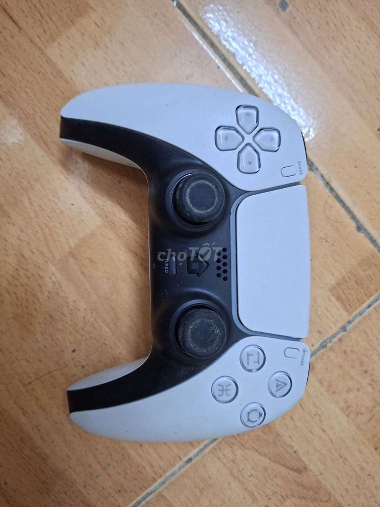 Tay cầm chơi game Trắng Đen. Mua bán Thiết bị chơi game tại Quận Bắc Từ Liêm Hà Nội được đăng bởi Lê Bảo Lộc hình 1
