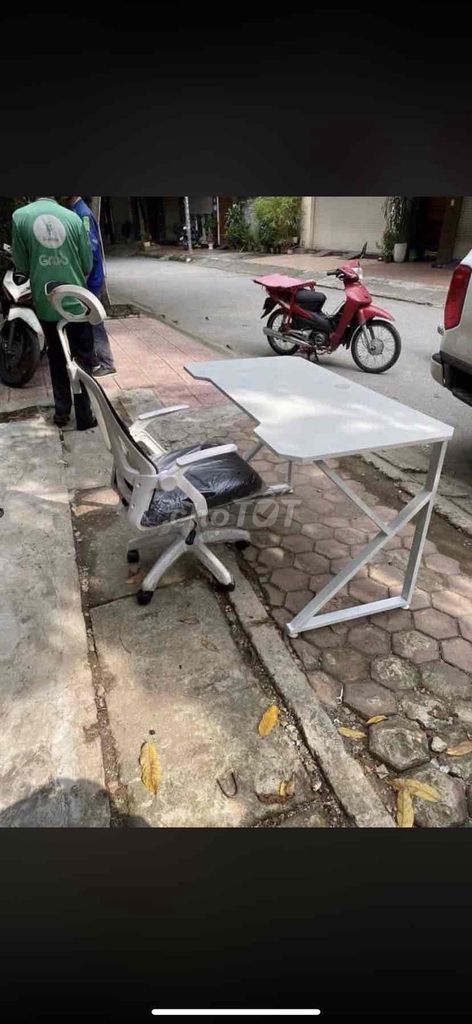 Bàn làm việc Gỗ Sắt Đen Trắng Vân gỗ. Mua bán Nội thất, đồ gia dụng khác tại Thành phố Huế Thừa Thiên Huế được đăng bởi Thuý Hồng hình 1
